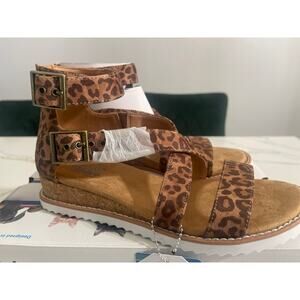 BOBS Skechers  Desert Kiss - Golden Dahlia Leopard  women size 7